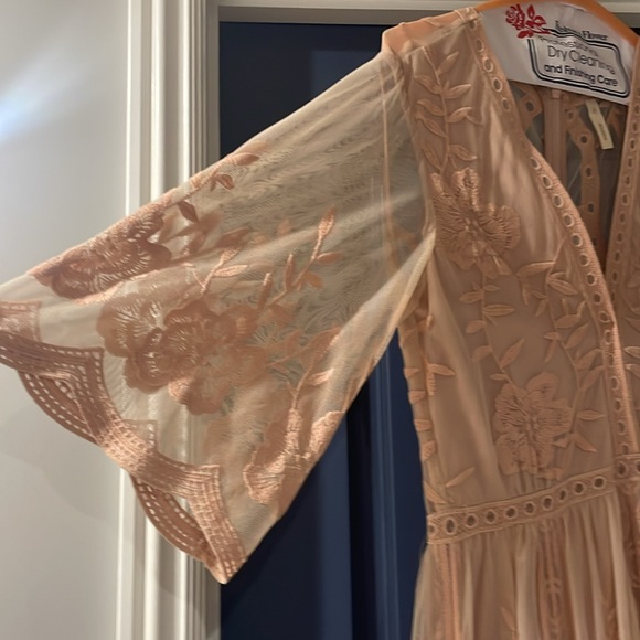 Blush lace romper - Picture 2 of 2